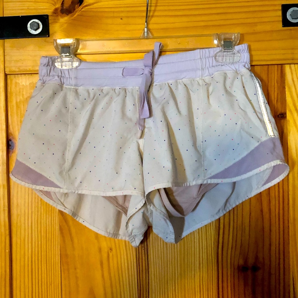 💙Hotty Hot Low Rise Lululemon Shorts 🩷